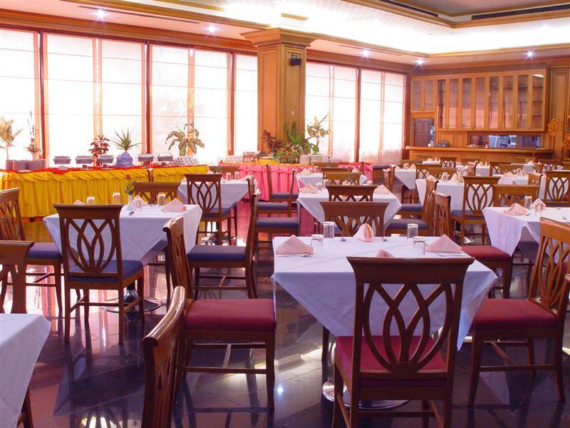 Pathumthani Place Hotel Buitenkant foto