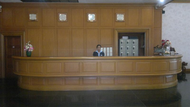 Pathumthani Place Hotel Buitenkant foto