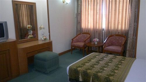 Pathumthani Place Hotel Buitenkant foto