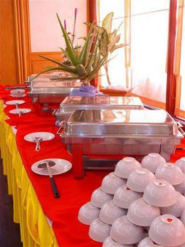 Pathumthani Place Hotel Buitenkant foto