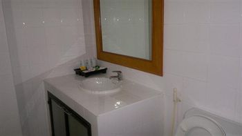 Pathumthani Place Hotel Buitenkant foto